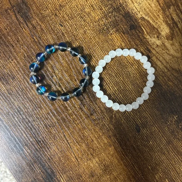 Handmade Chic Blue and White Beaded Energy balanced Bracelet Set. Free item incl - Picture 5 of 7